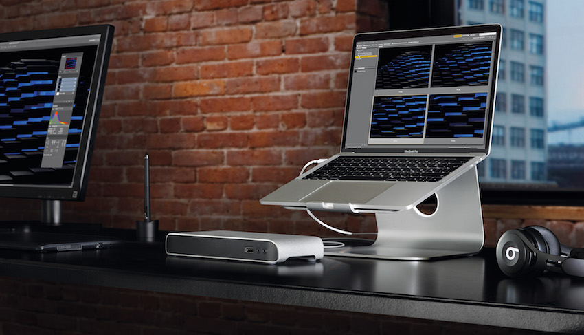 Elgato Thunderbolt 3 Dock nutzt die unerreicht zuverlässige Thunderbolt-Technologie, um das MacBook Pro oder Windows-Notebook mit bis zu 85 Watt und über dasselbe USB-C-Kabel aufzuladen, das die Datenverbindung zwischen Dock und Computer herstellt. 