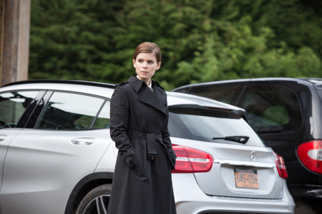 Krisenmanagerin Lee Weather (Kate Mara) muss das geheime Morgan Projekt bewerten. (© 20th Century Fox)