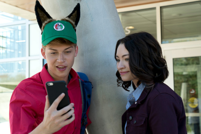 Kevin (Ricky Garcia) und Becca (Jodelle Ferland) machen dem intriganten Produzenten Larry Wolf das Leben zur Hölle. (© Universal Pictures)