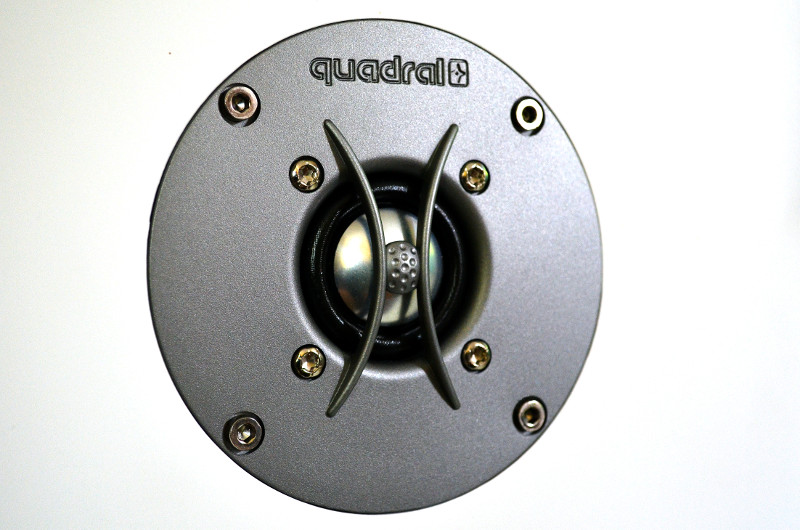 Als Hochtöner kommt bei der Phase 180 das bekannte 25-mm-Modell mit Aluminiumkalotte zum Einsatz.