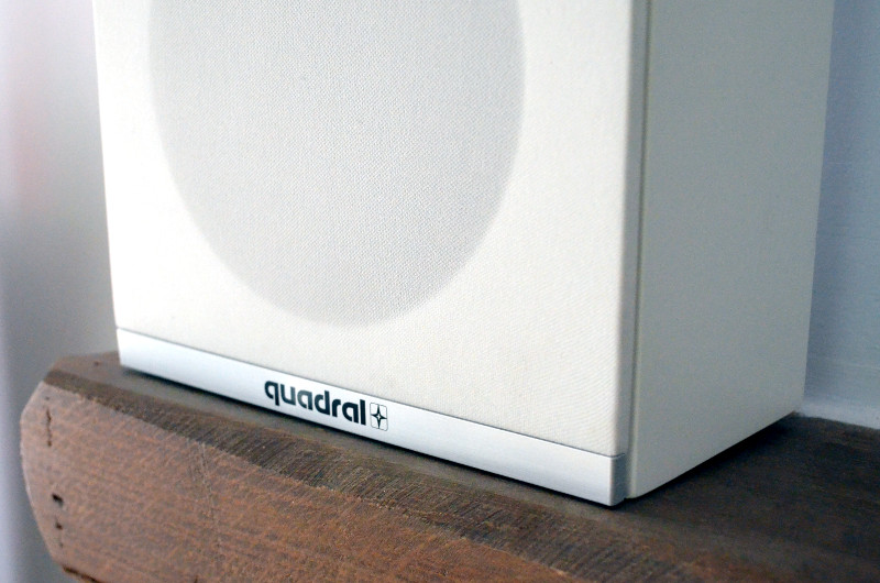 Mit aufgesetzter Frontblende wirken die Phase 150 absolut dezent und unauffällig.