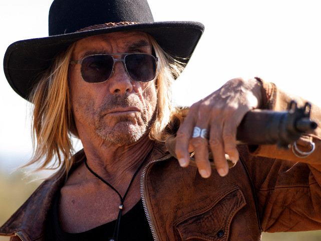 Bill (Iggy Pop) schwere Geschütze auf. (© Lighthouse Home Entertainment)