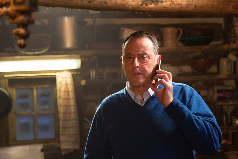 Meisterdieb Patrick (Jean Reno) benötigt die Hilfe seiner Töchter - die ihn noch nie gesehen haben. (© Koch Media Film)