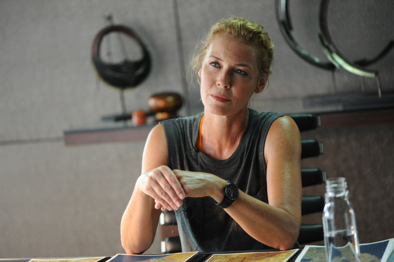 Bald stellt sich heraus, wer sich stattdessen in Besitz des Giftgases befindet - ein alter Bekannter von Stratton und Sumner (Connie Nielsen). (© Universum Film)
