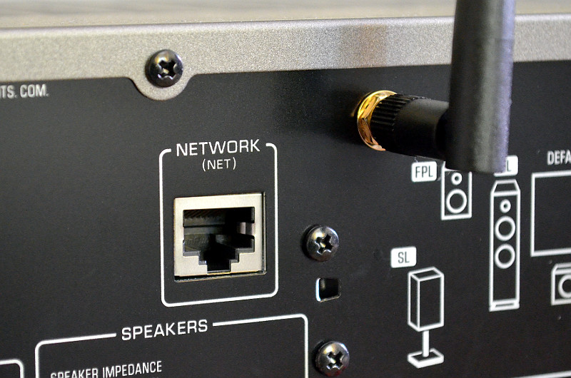 Zugang zum Heimnetzwerk bekommt der RX-A670 via Ethernet-Kabel oder drahtlos über das integrierte WiFi-Modul.