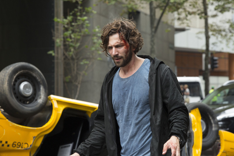 Das Leben des New Yorker Fluglotsen Dylan Branson gerät völlig aus den Fugen. (© Universum Film)
