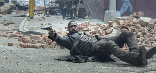 Revolvermann Roland Deschain (Idris Elba) muss den Dunklen Turm vor dem Mann in Schwarz verteidigen. (© Sony Pictures)