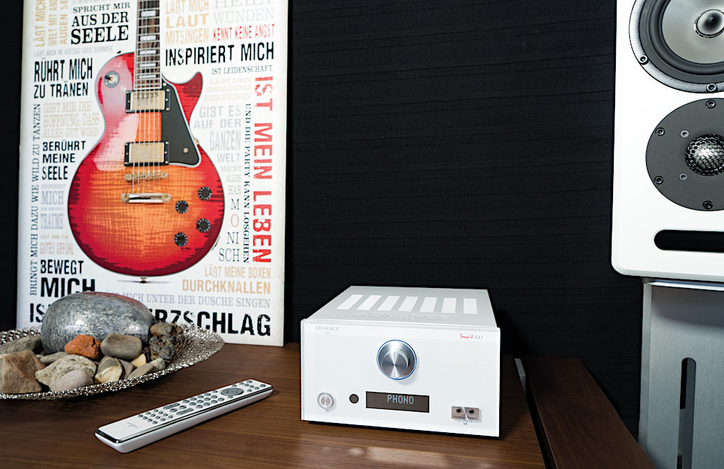 Der Advance Paris AX1 ist ein Vollverstärker im Halbformat.