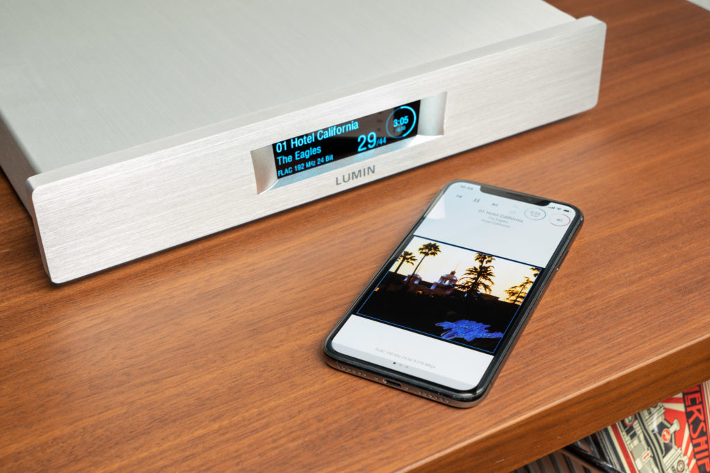 Dank der Steuerung per Smartphone lässt sich der U1 Mini ganz bequem vom Sofa aus bedienen.