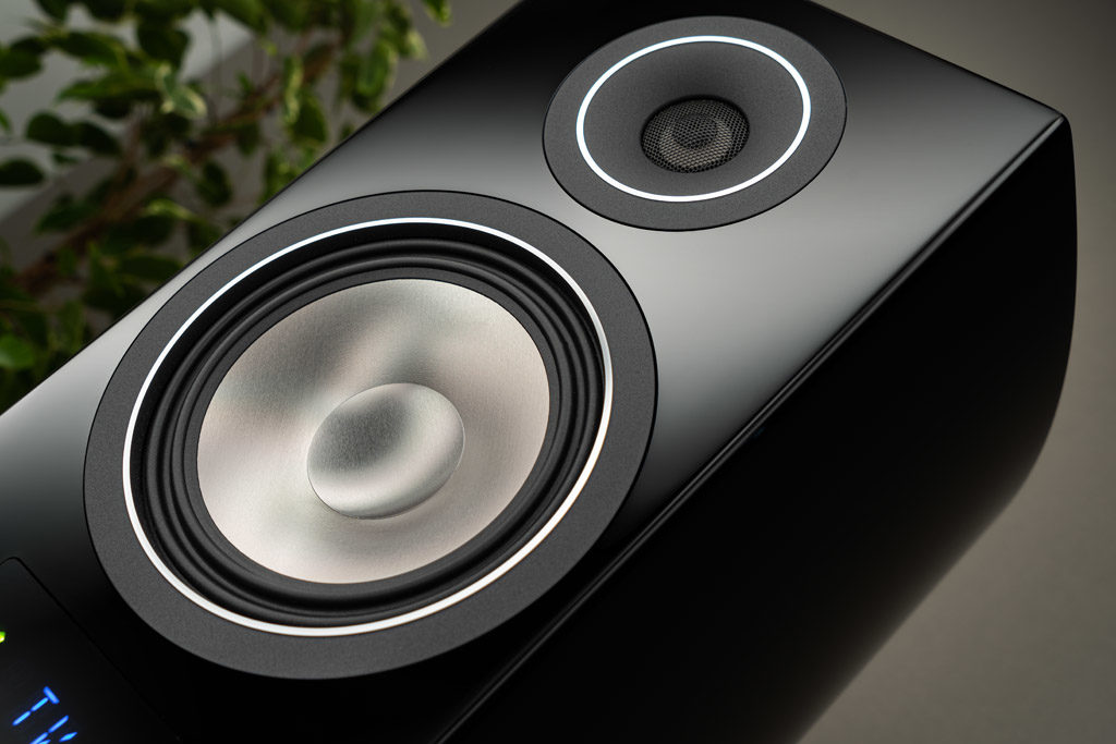 Die elegante Schallwand der Smart Vento 3 kommt ohne sichtbare Schrauben o.ä. aus.