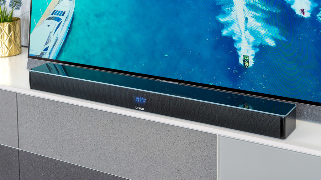 Die Smart Soundbar 9 ist so flach, dass sie auch hervorragend direkt vor dem Fernseher platziert werden kann.