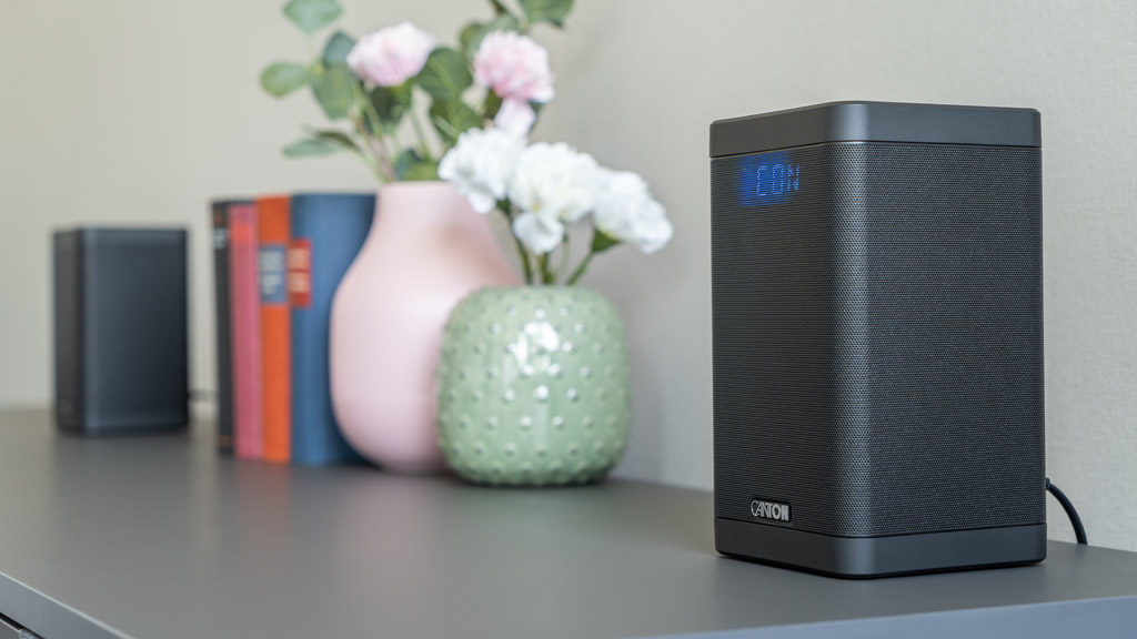 Drahtlos vernetzt: Auf Knopfdruck verbinden sich die vier Komponenten der Smart-Serie zu einem schlagkräftigen Surround-System.