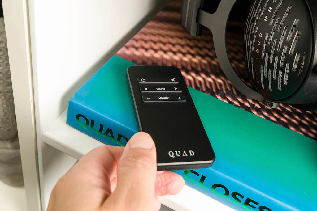 In klassischer HiFi-Manier darf auch eine Fernbedienung im Lieferumfang nicht fehlen.
