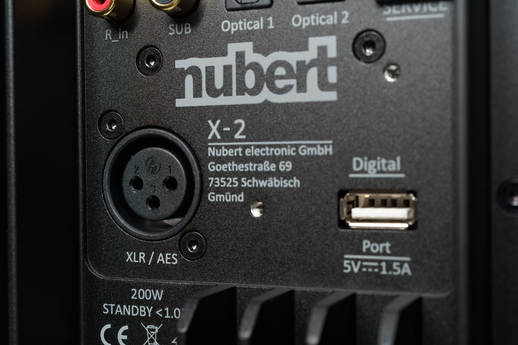 Das audiophile Highlight ist der XLR-Eingang: Er kann analog als symmetrischer Input genutzt werden oder digital als AES/EBU-Schnittstelle.