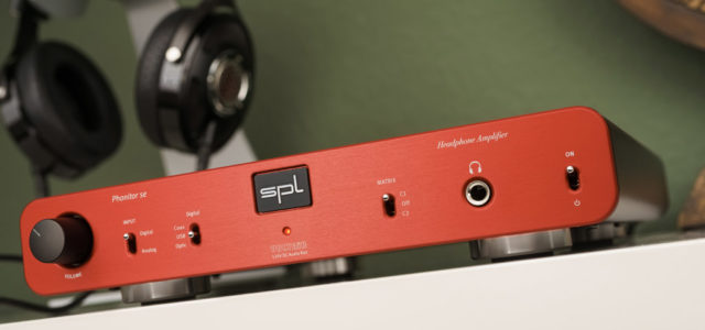 Der SPL Phonitor se bietet gerade in der Version mit metallic-roter Front ein attraktives Erscheinungsbild, das sich von herkömmlichen HiFi-Komponenten abhebt.