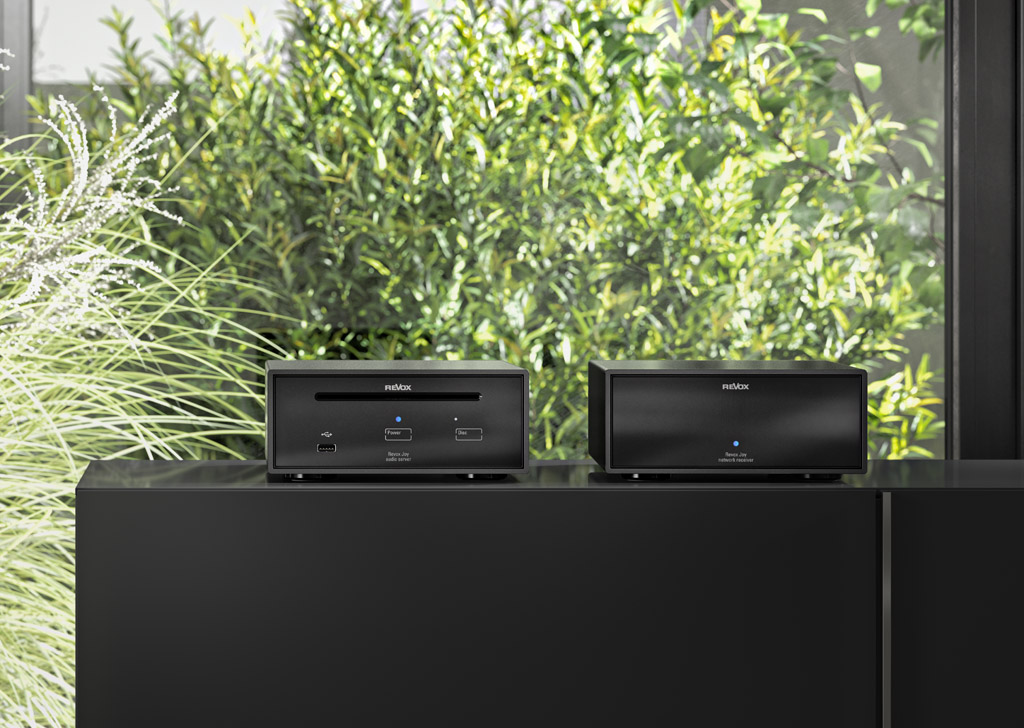 Der Audio Server Joy S37 (links) ermöglicht das Rippen von Audio-CDs und das Speichern der Files zum Aufbau einer digitalen Musikbibliothek.