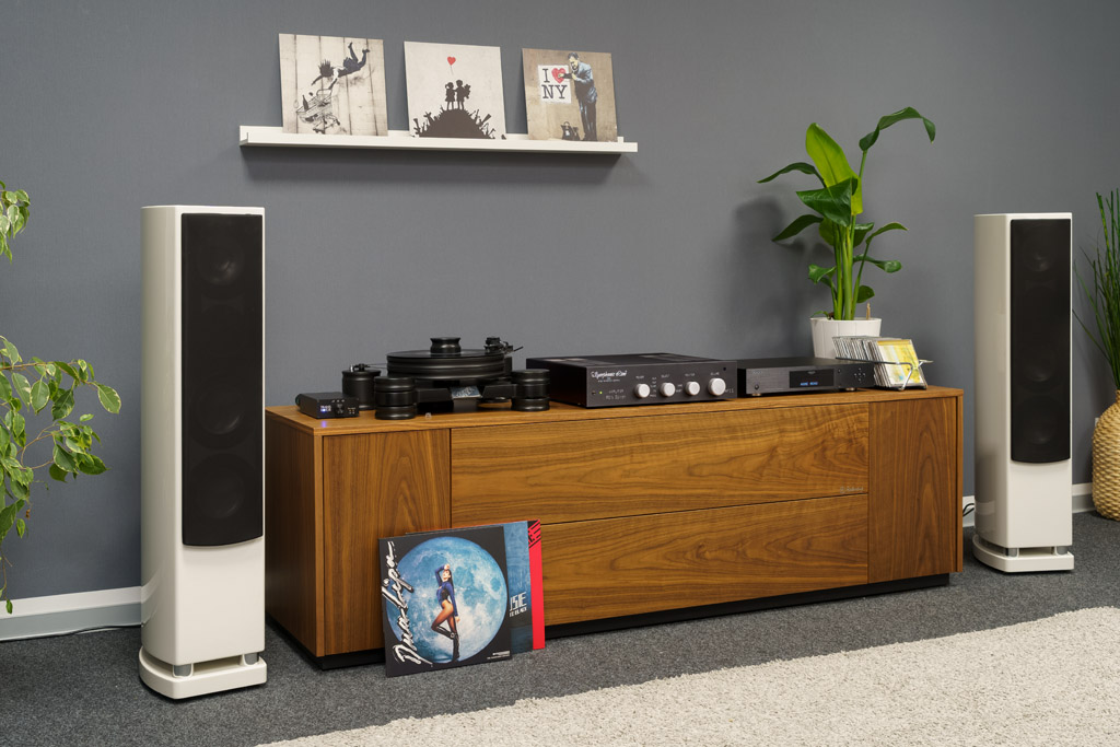 Der Symphonic Line RG 14 Edition MK 5 S im Test-Setup: Hier spielt der Verstärker mit dem Plattenspieler Transrotor Dark Star, dem CD/SACD-Spieler Oppo UDP-203 und einem Lautsprecher-Paar Canton Refenece 7.2 DC.