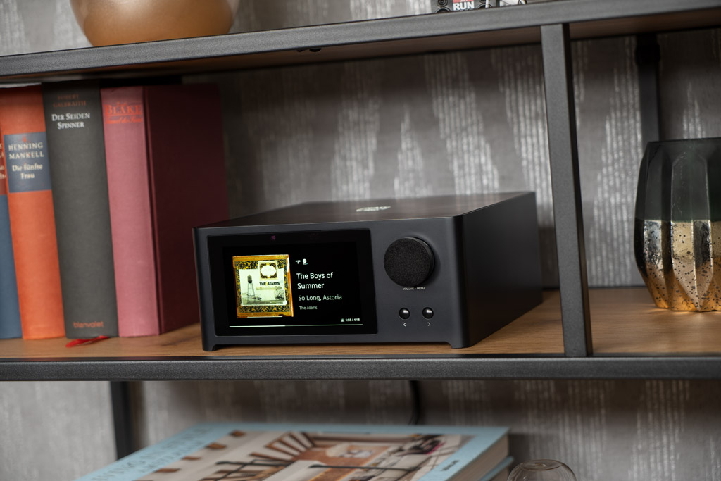 Schick und kompakt – der NAD C 700 ist eine komplette Audio-Anlage gerade für ein modernes Ambiente.