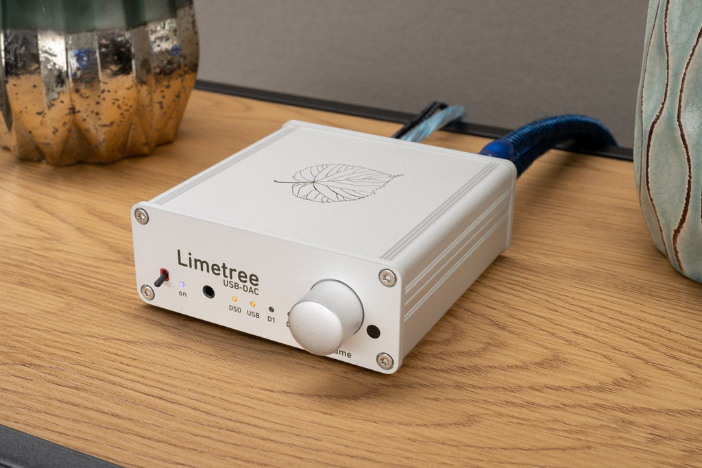 Mit seiner kompakten Dimensionierung findet der USB-DAC immer einen Platz im Ambiente.