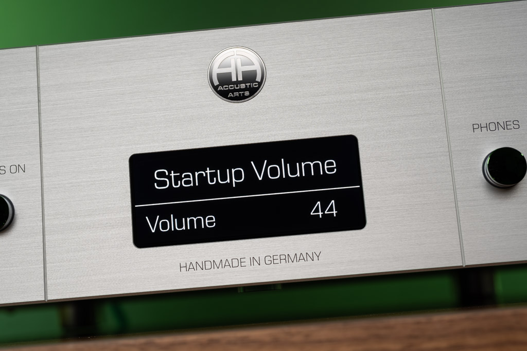 Mit Startup Volume kann man die Anfangslautstärke des Tube Phono Preamp III zwischen 10 und 60 festlegen.