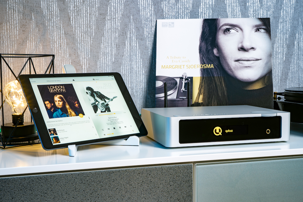 Starkes Streaming: Das Musicbook:Combo bietet WiFi und LAN in Hi-Res – für die eigenen DSD und PCM-Files von der NAS oder, wie hier, für einen eingebundenen Musikdienst wie Qobuz. Alternativ geht die kabellose Zuspielung auch via Bluetooth.