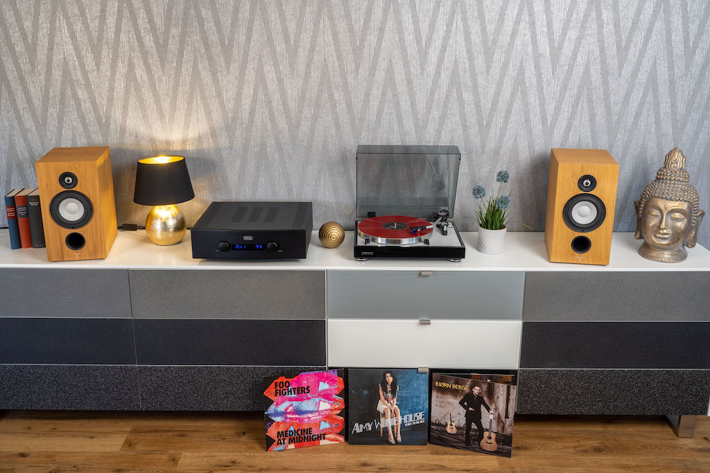 Der Thorens TD 403 DD passt mit seinem modernen Look perfekt in eine aktuelles Ambiente.