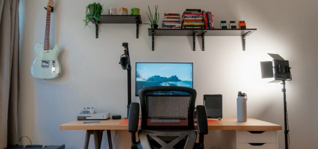 Schreibtisch modern einrichten – diese Elektronik darf nicht fehlen