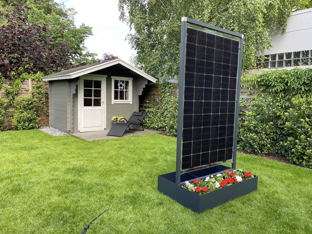 Solarblumenkübel Matilda von GreenAkku Schöne Solaranlage für den