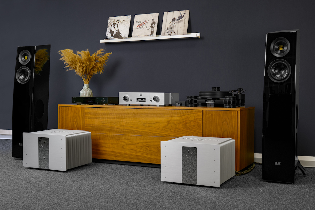 Der Accustic Arts Preamp V Phono im Hörtest: Hier spielt er mit dem Transrotor Dark Star und dem Oppo UDP-203, als Endstufen agieren zwei Accustic Arts Mono V, die Schallwandlung übernimmt ein Paar Elac Concentro S 507.