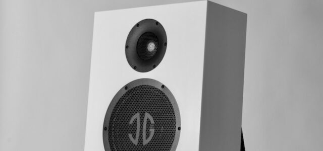 LYRAVOX erweitert seine Monolith-Lautsprecherserie um eine Jubiläums-Edition
