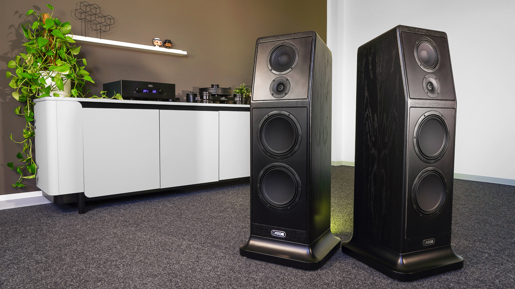 Canton präsentiert mit der Ergo GS Edition eine Jubiläums-Hommage an den ersten Standlautsprecher der Firmengeschichte: Er sorgte mit seinem Design, aber auch mit seiner technischen Realisation damals für Furore.