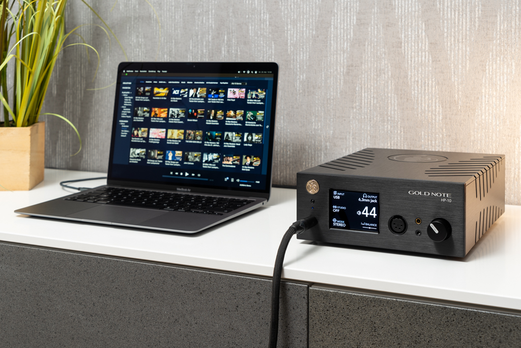 Dank integriertem HiRes-DAC kann der HP-10 Deluxe Files vom zuspielenden Computer, Laptop oder Player bis PCM 768 kHz/32 bit, DSD512 wandeln. In Kombination mit einem einem hochwertigen Kopfhörer ergibt dies bereits eine komplette Klangkette auf exzellentem Niveau.