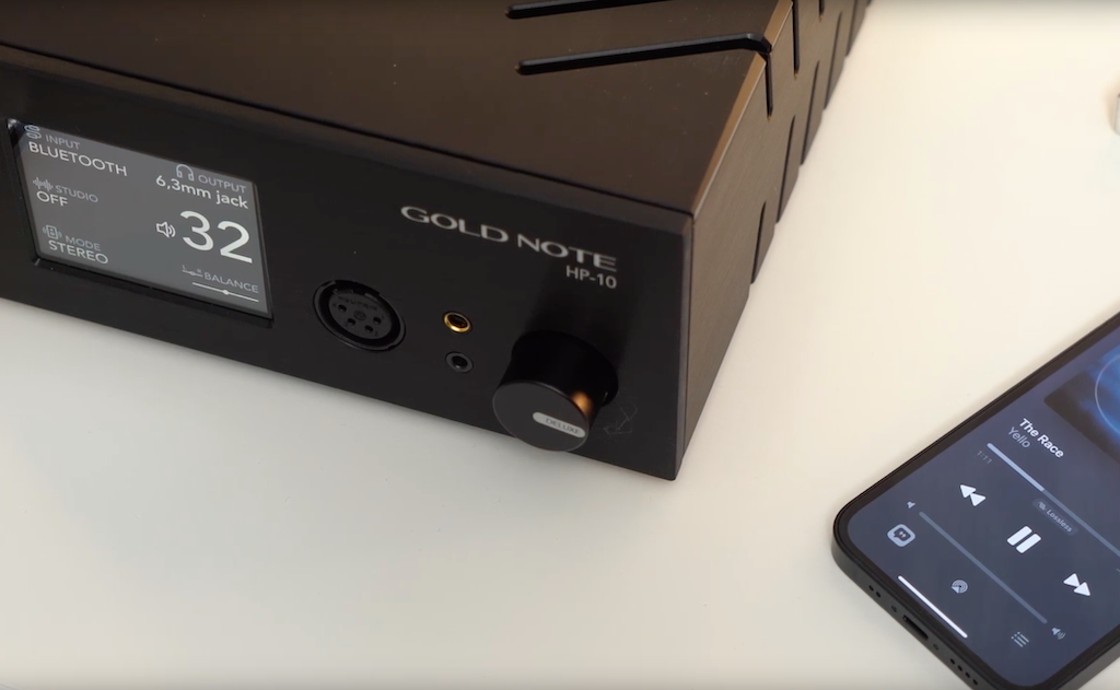 Zum „Deluxe“-Paket gehört auch die Wireless Streaming-Fähigkeit via Bluetooth 5.1. Mit dem klangstarken Codec aptX HD gelingt die kabelfreie Musikzuspielung in hoher Qualität.