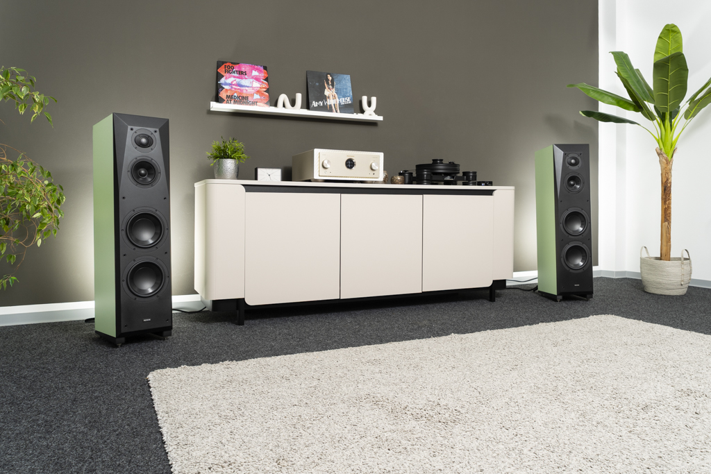 Die Epos ES-28N im Hörraum: Aufgrund ihrer Kraft im Bass empfiehlt sich ein Experimentieren mit dem Wandabstand.