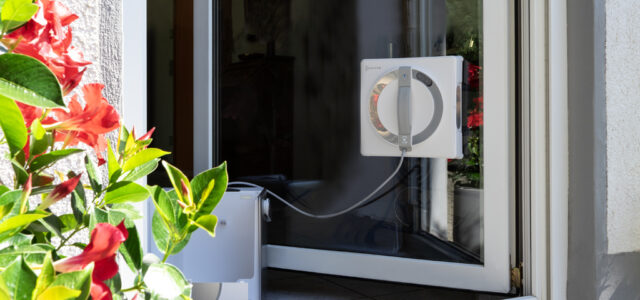 Nie wieder Leiter & Lappen – so putzt der Ecovacs Winbot W2 Pro Omni