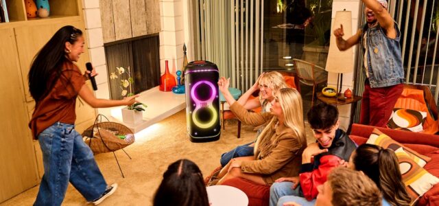 Mehr als nur Sound. Mit der JBL PartyBox 720 die Menge in Bewegung bringen