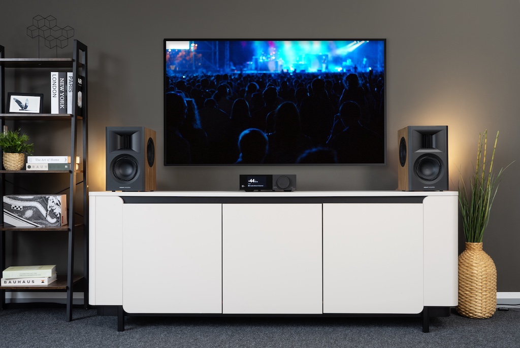 Über seinen HDMI-2.1-Port sorgt der TDAI-2210 ebenso den TV- und Movie-Sound – und ermöglicht dank seiner Leistungsfähigkeit eine beeindruckende Heimkino-Beschallung.