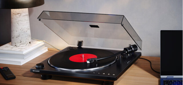 Vinyl trifft moderne Technik – Der Sharp RP-TT100 ist ab sofort erhältlich