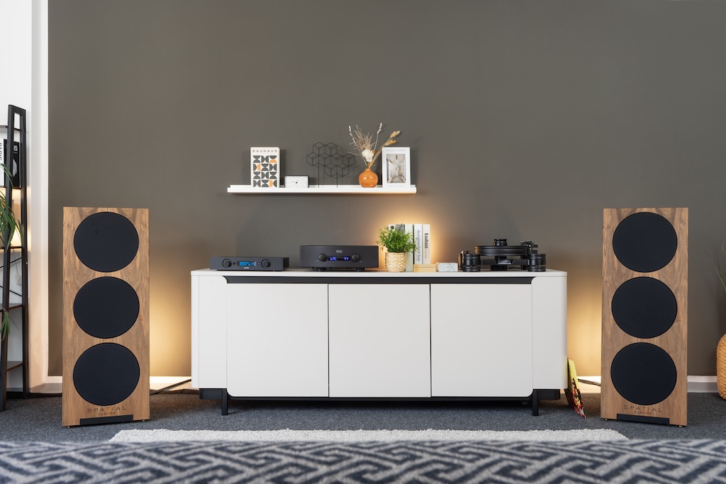 Die Spatial Europe MC Series No.5 im Hörtest: Hier spielt sie mit dem Plattenspieler Transrotor Dark Star, dem Phono-Vorverstärker Graham Slee Reflex M, der Streaming-Vorstufe Lumin P1 mini und dem Vollverstärker Hegel H360.