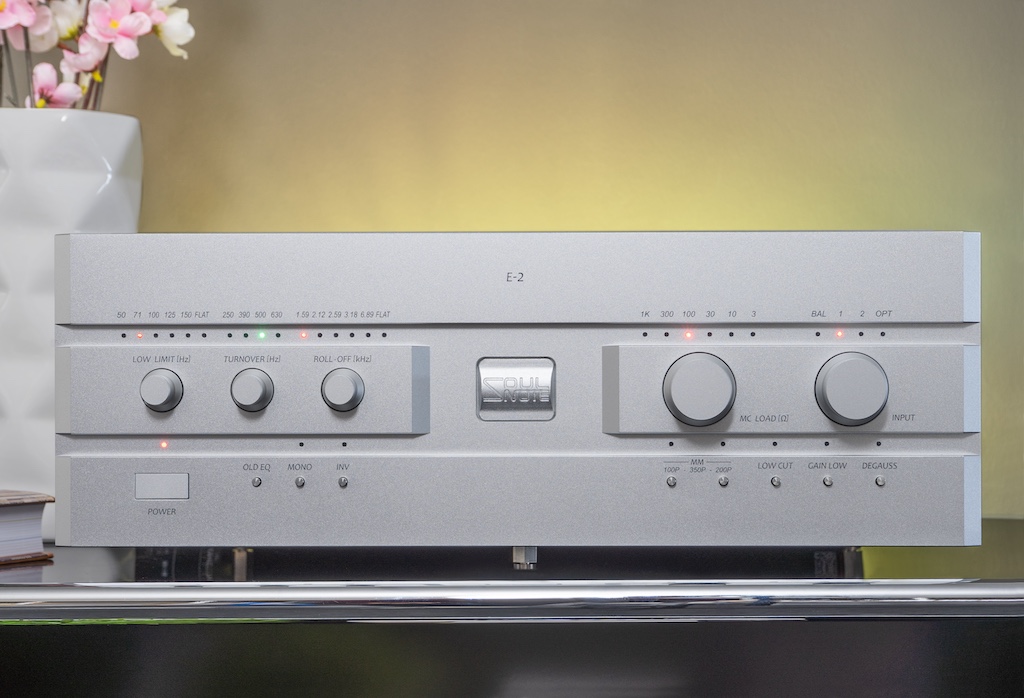 Hier ist die „Old EQ“-Funktion aktiviert: Die drei Auswahlparameter für alte Entzerrungskurven sind so eingestellt, dass eine 1954 erschienene LP des Labels Nixa wiedergegeben werden kann.