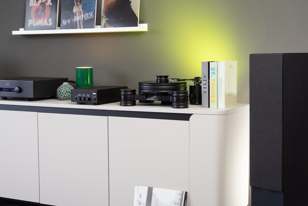 ie Vinyl-Engine im Hörtest: Hier agiert sie zwischen dem Plattenspieler Transrotor Dark Star und dem Vollverstärker Hegel H360.