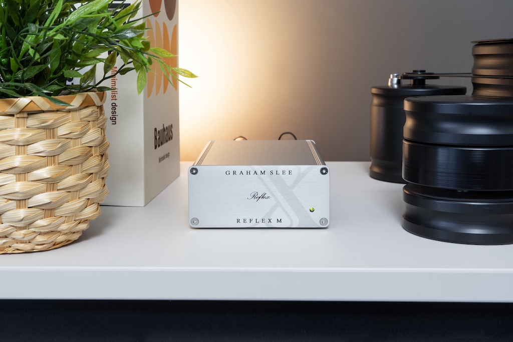 Die Graham Slee Reflex M präsentiert sich als kompakter Phono-Vorverstärker in schlicht-dezentem Look.