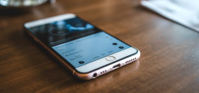 Warum Mini-Mikrofone in Kopfhörern und Smartphones heute so häufig zum Lauschen genutzt werden