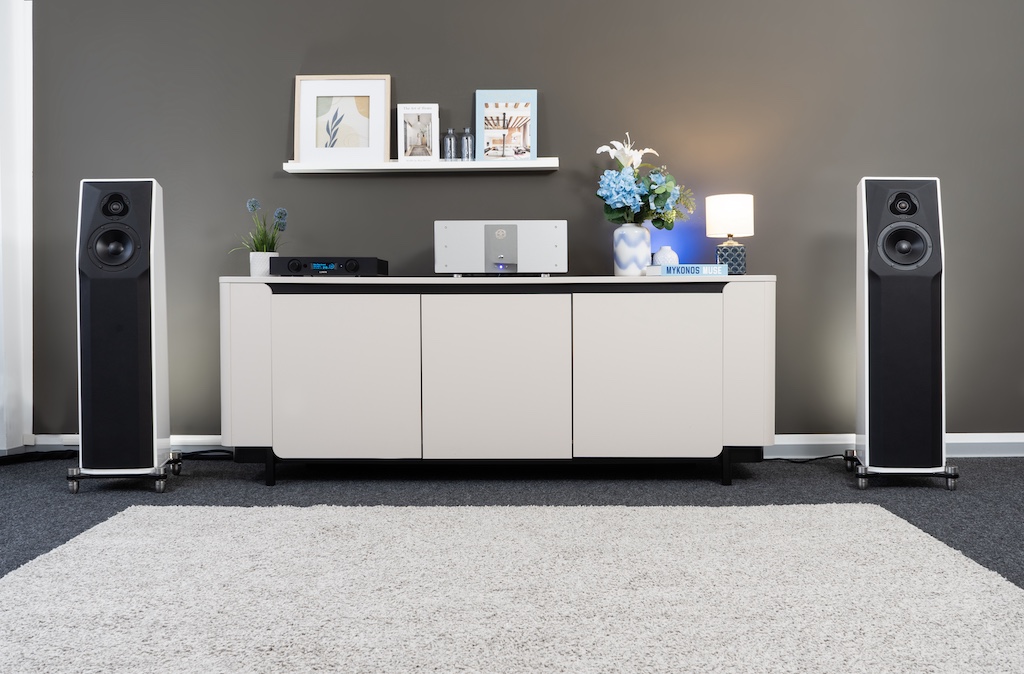 Der Accustic Arts Amp I im Hörraum. Hier spielt die Stereo-Endstufe mit dem Lumin P1 mini und einem Paar Peak Consult Sonora.