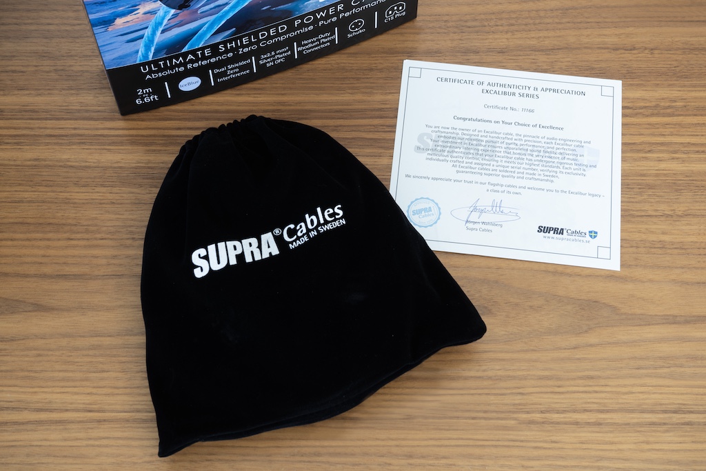 Jedes Kabel wird mit einem Zertifikat versehen. Es versichert, dass das Kabel strenge Prüfungen durchlaufen hat. Die eingetragene Chargennummer ermöglicht die Rückverfolgbarkeit von Fertigungszeit, Material und den in der Fertigung eingesetzten Mitarbeitern.