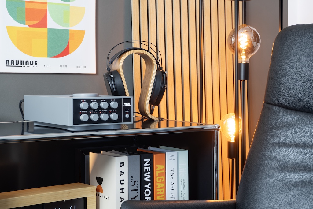 Durch sein minimalistisches Design passt der Headman insbesondere in ein modern möbliertes Ambiente.