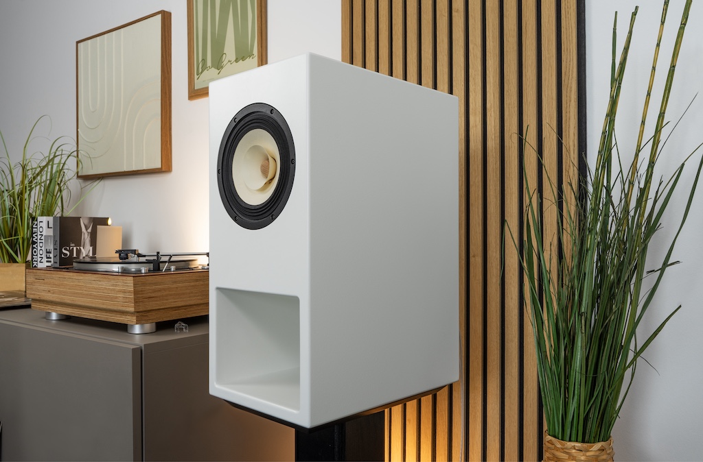 Die Stieb-Audio Pikulo präsentiert sich als Kompaktlautsprecher im stattlichem Format.