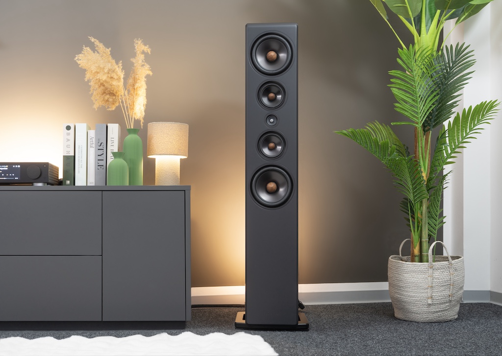 Die Inklang Ceterra 70R Black Edition glänzt mit edel-dezentem Design und schlanker Formgebung.