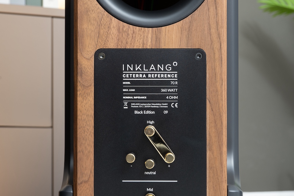 Die Klanganpassung ist auch für den Hochton möglich: Hier ist sowohl eine Absenkung als auch eine Anhebung um ein Dezibel möglich.