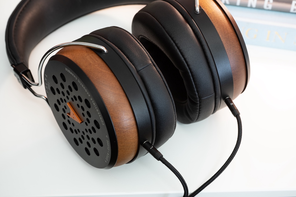 Der Muschelkorpus besteht aus Sapeli: Das afrikanische Edelholz hat Palma wegen seiner akustischen Vorzüge gewählt – und optisch trägt es zur Attraktivität des DHS-1 bei.